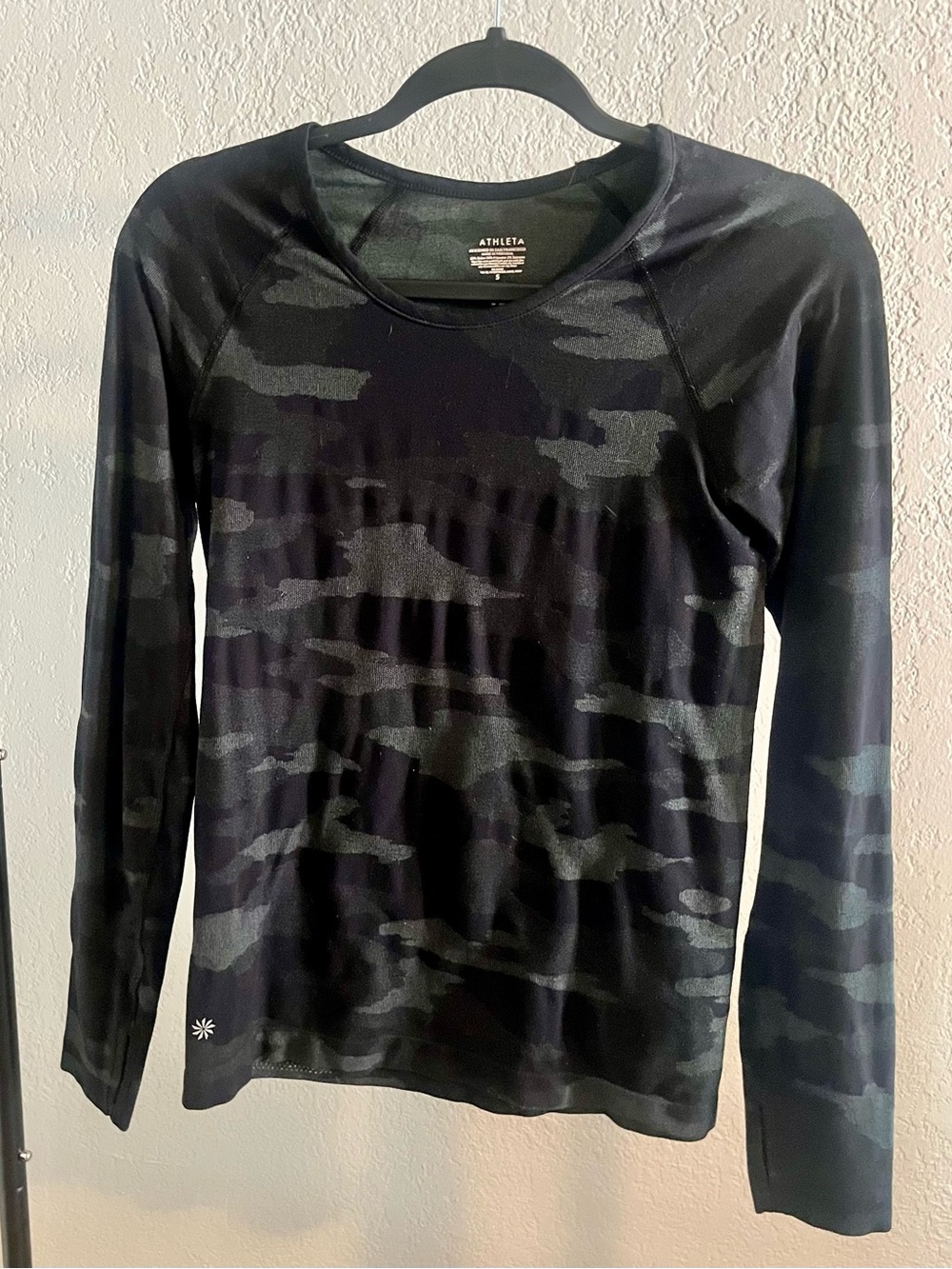 Athleta Black & Charcoal Camo Long Sleeve Performance Top